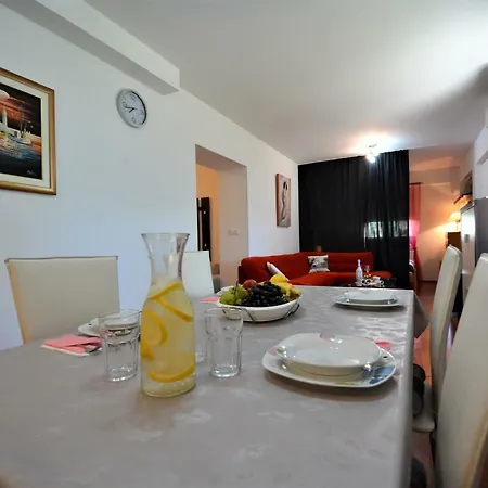 Korina Apartment *