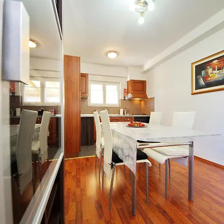 Διαμέρισμα Korina *